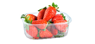 Erdbeeren im Kunststoffbehälter